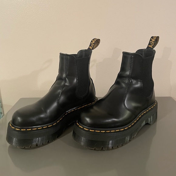 Dr. Martens Shoes - Doc Martens 2976 Quad Platform Chelsea Boots